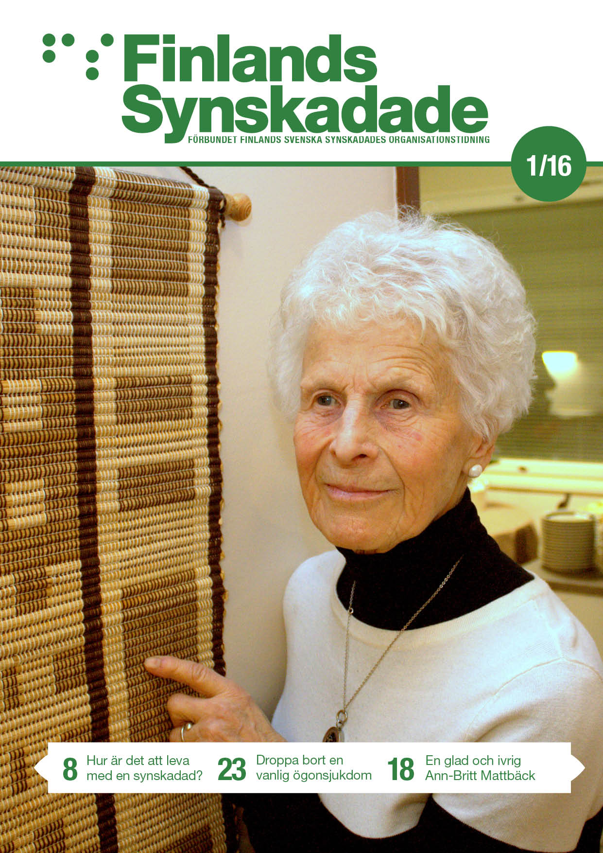 Ann-Britt Mattbäck har både skrattat och gråtit åt synskadan, men mest tycker hon den har gett henne mycket att vara tacksam för. ”Jag kanske kan hjälpa någon annan med min historia”, säger hon. Foto: Fredrik Westblom.