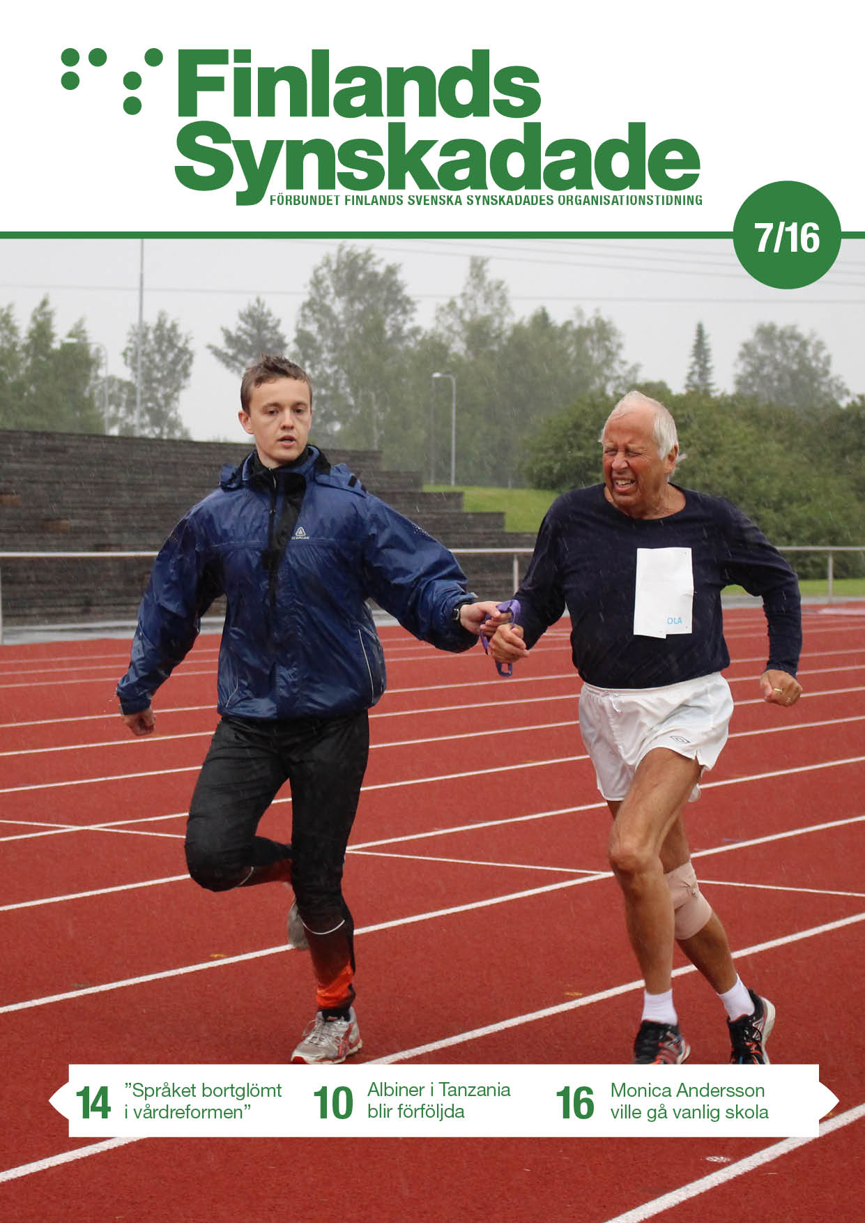 Pärmbild: Pehr Ahlstedt, med ledsagaren John Smedberg, kämpar om medalj då FSS friidrottstävlingar gick av stapeln i Pedersöre tidigare under sommaren.