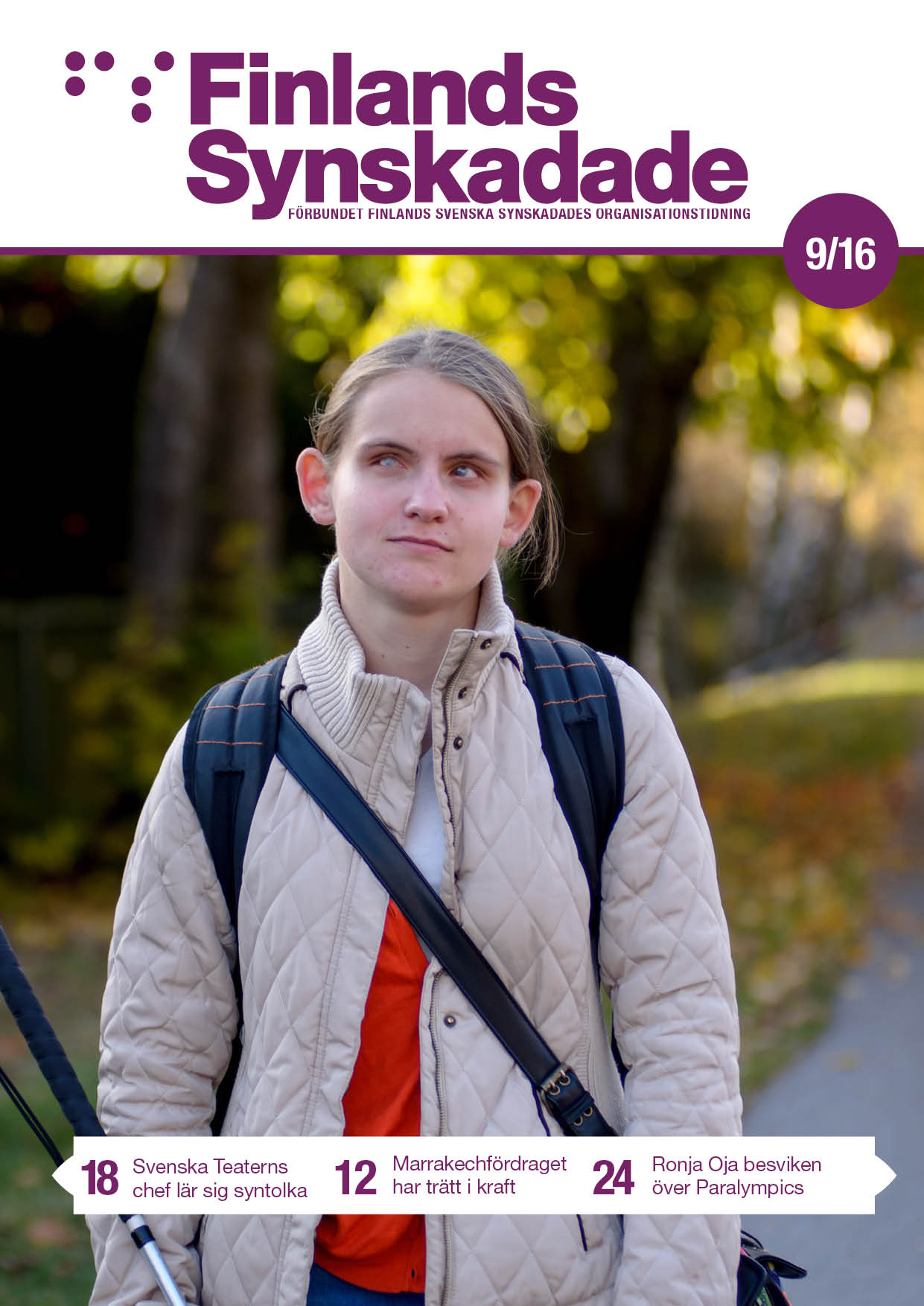 Pärmbild: Ronja Oja hade hoppats på bättre placering i de Paralympiska spelen. Nu fortsätter hennes universitetsstudier i datavetenskap efter idrottspausen. Bildbeskrivning:Ronja Oja står framför ett rödbrusigt träd. Hennes hår är ganska kort och brunt och hon bär en beige täckjacka. Hon har både ryggsäck och axelväska på sig. I handen håller hon sin vita käpp.