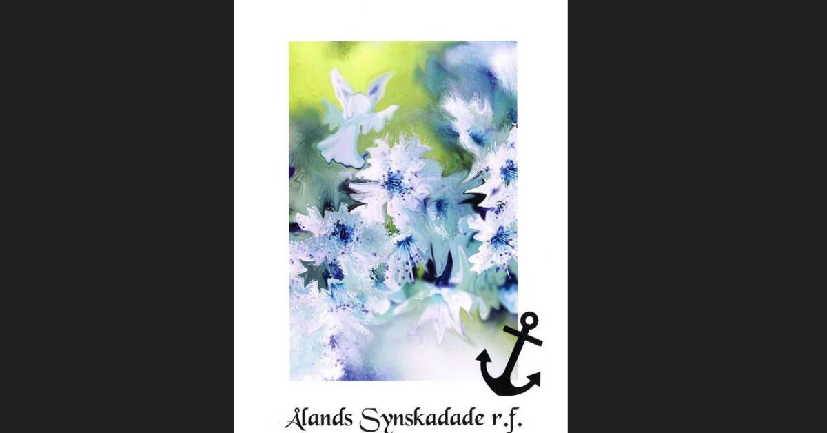 framsidan på kondoleansadressen. Blå och vita blommor med gröna blad. Bilden är otydlig i kanterna, som med en synnedsättning. I övre kant ser en av blommorna ut som en ängel. bilden är målad med akvarell