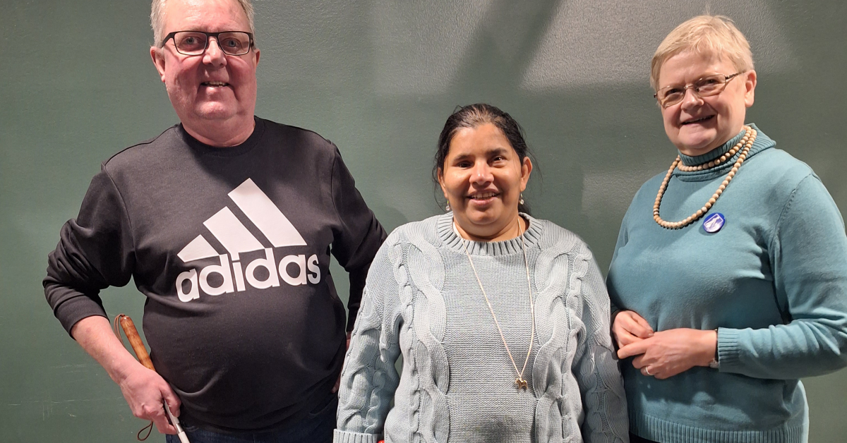 Bernt Snygg, Paulina Hannus och Gunilla Löfman i halvfigur. Alla tre ler och tittar in i kameran.