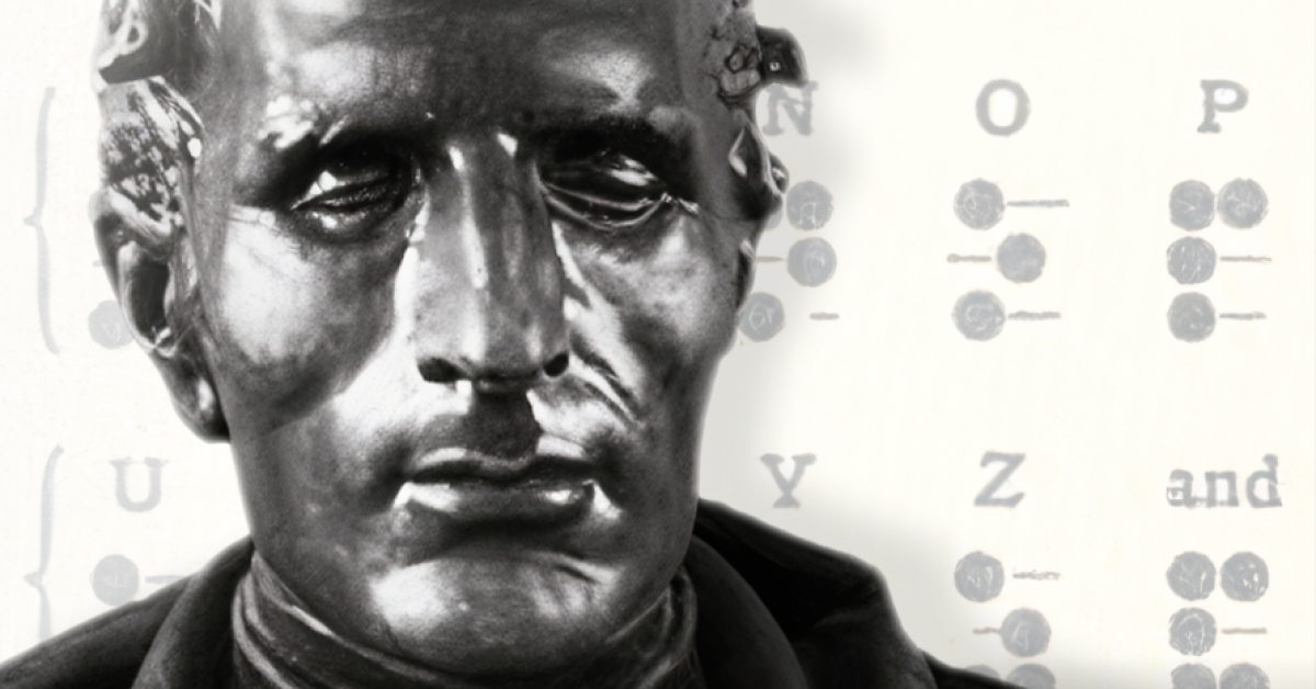 Närbild. En mörk, glänsande byst av Louis Braille mot en ljus bokstavs­karta med punktskriftstecken.