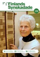 Ann-Britt Mattbäck har både skrattat och gråtit åt synskadan, men mest tycker hon den har gett henne mycket att vara tacksam för. ”Jag kanske kan hjälpa någon annan med min historia”, säger hon. Foto: Fredrik Westblom.