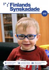 Pärmbild. Tvååriga Albin har glasögon och ler.