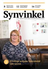 Britten Nylund sitter i en stol och tittar in i kameran